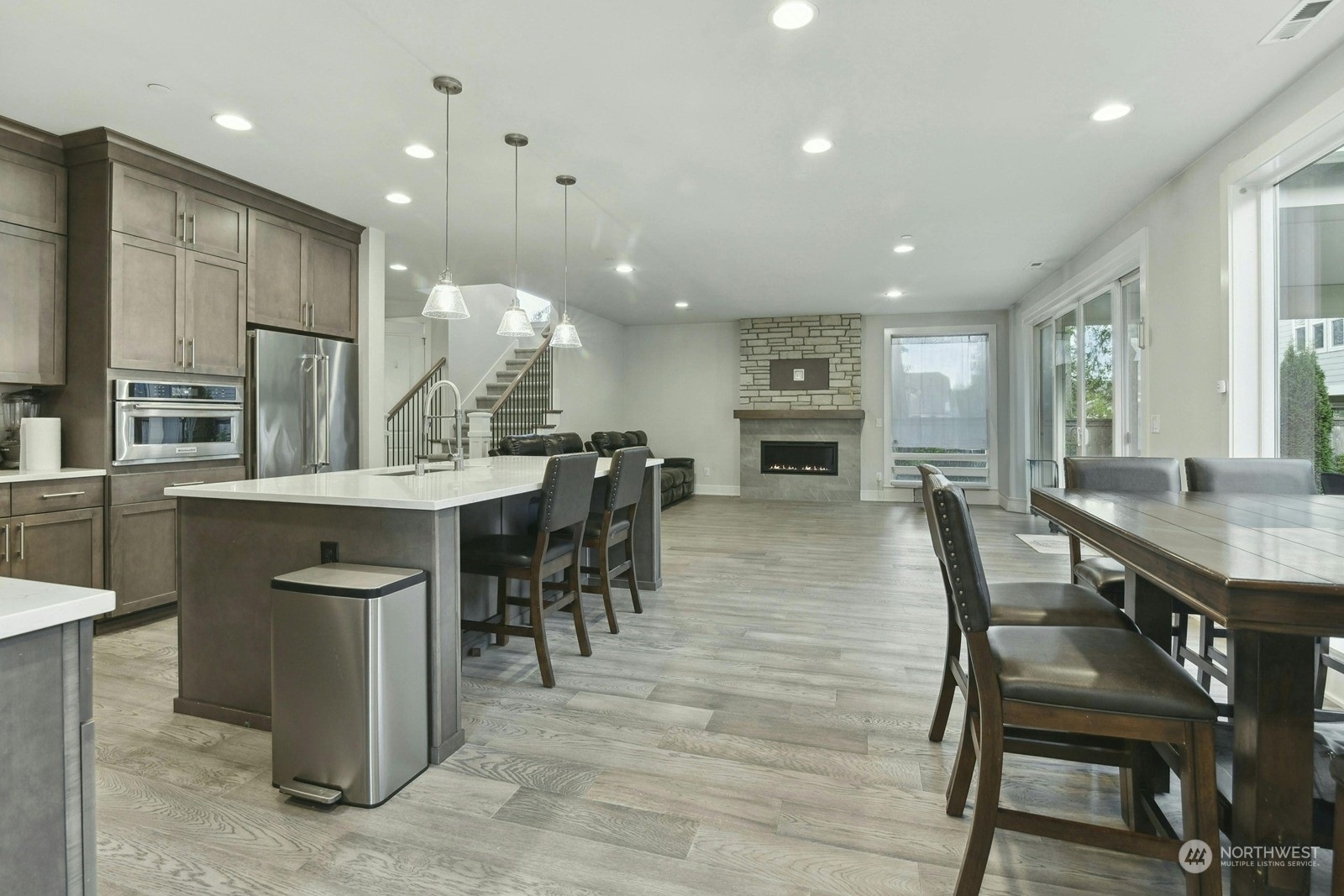 12086 — kitchen and living area